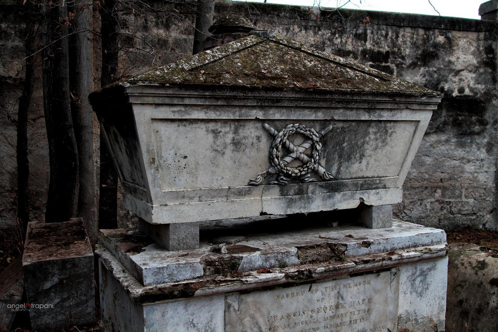 Una tomba del Cimitero degli Inglesi (© Angelo Trapani)