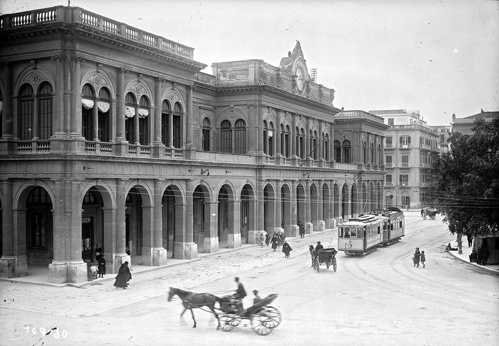 La stazione centrale di Palermo in piazza Giulio Cesare - 1930