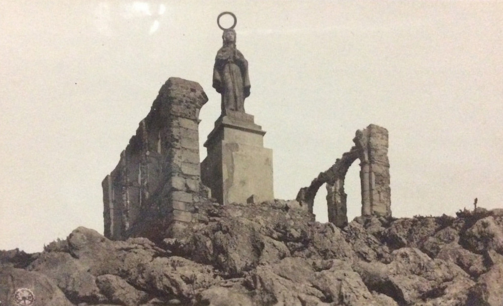 La statua della Santuzza sul monte pellegrino