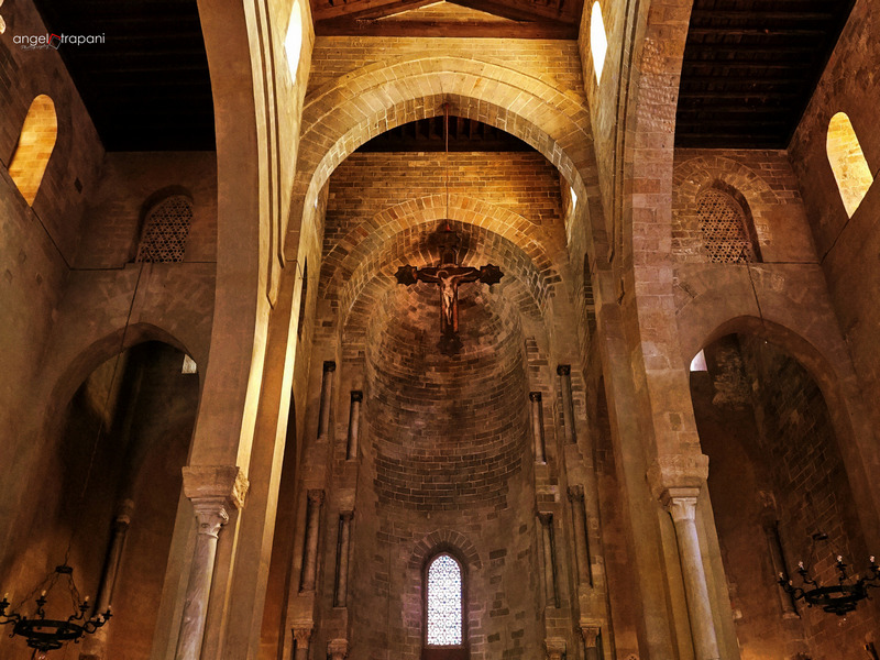 Convento della Magione, navata centrale e abside
